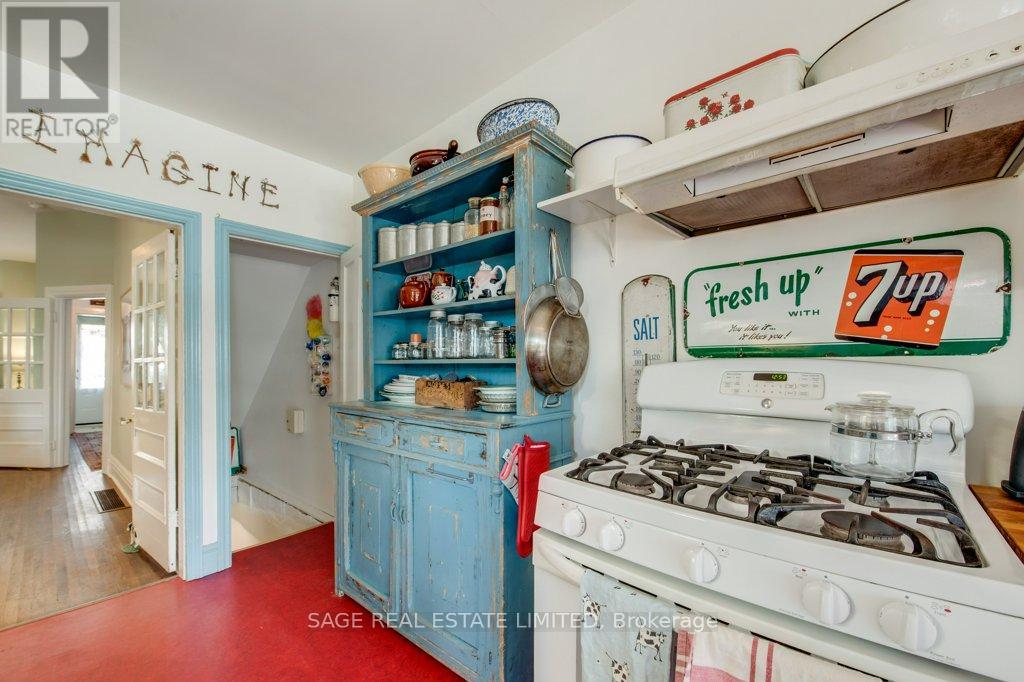 25 Helena Avenue, Toronto, Ontario  M6G 2H3 - Photo 16 - C12967672