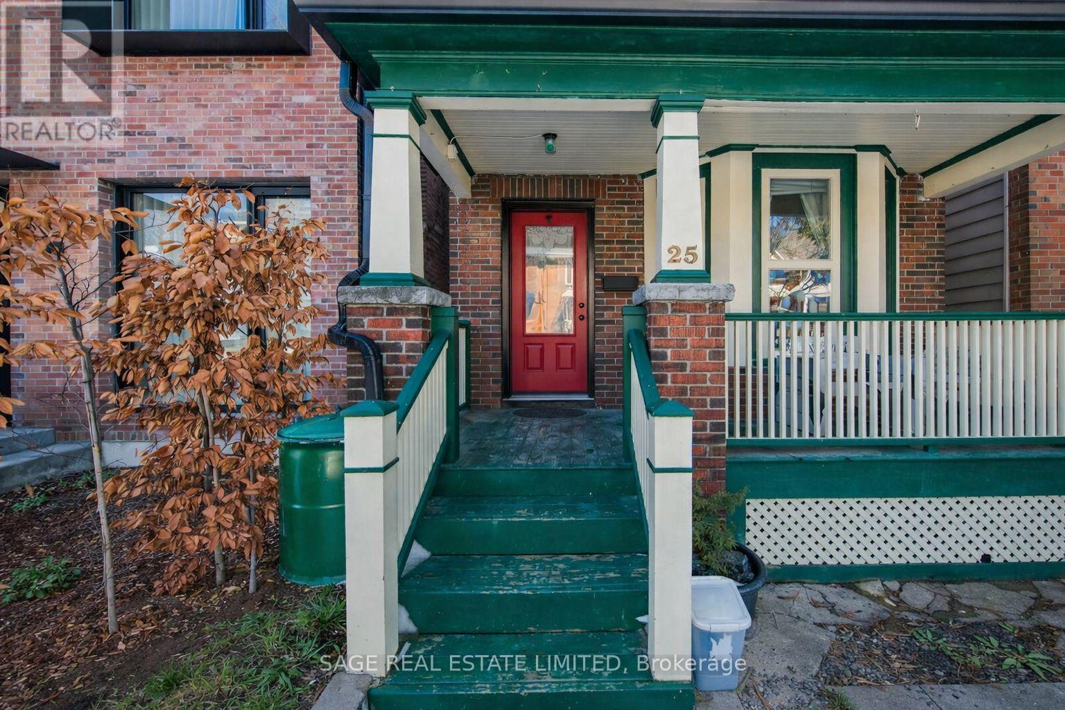 25 Helena Avenue, Toronto, Ontario  M6G 2H3 - Photo 2 - C12967672