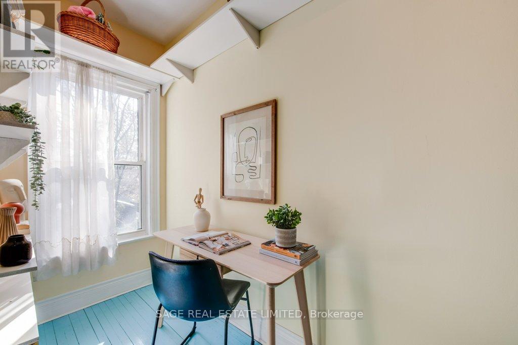 25 Helena Avenue, Toronto, Ontario  M6G 2H3 - Photo 25 - C12967672