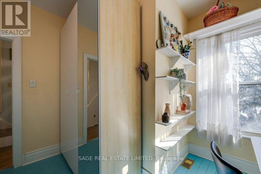 25 Helena Avenue, Toronto, Ontario  M6G 2H3 - Photo 26 - C12967672