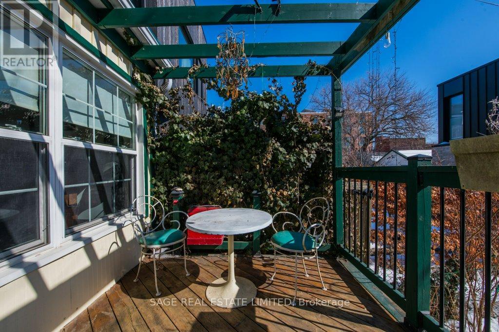 25 Helena Avenue, Toronto, Ontario  M6G 2H3 - Photo 37 - C12967672