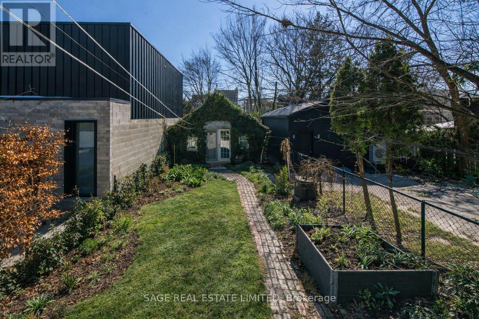 25 Helena Avenue, Toronto, Ontario  M6G 2H3 - Photo 39 - C12967672