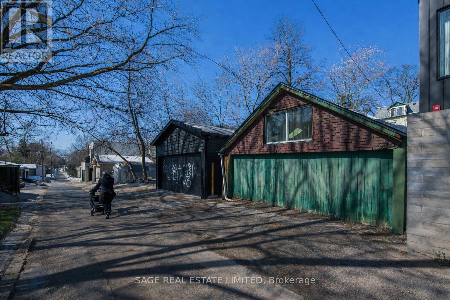 25 Helena Avenue, Toronto, Ontario  M6G 2H3 - Photo 46 - C12967672