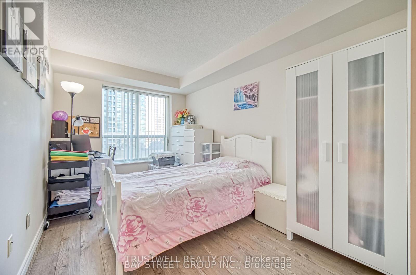 401 - 39 Pemberton Avenue, Toronto, Ontario  M2M 4L6 - Photo 5 - C12967686