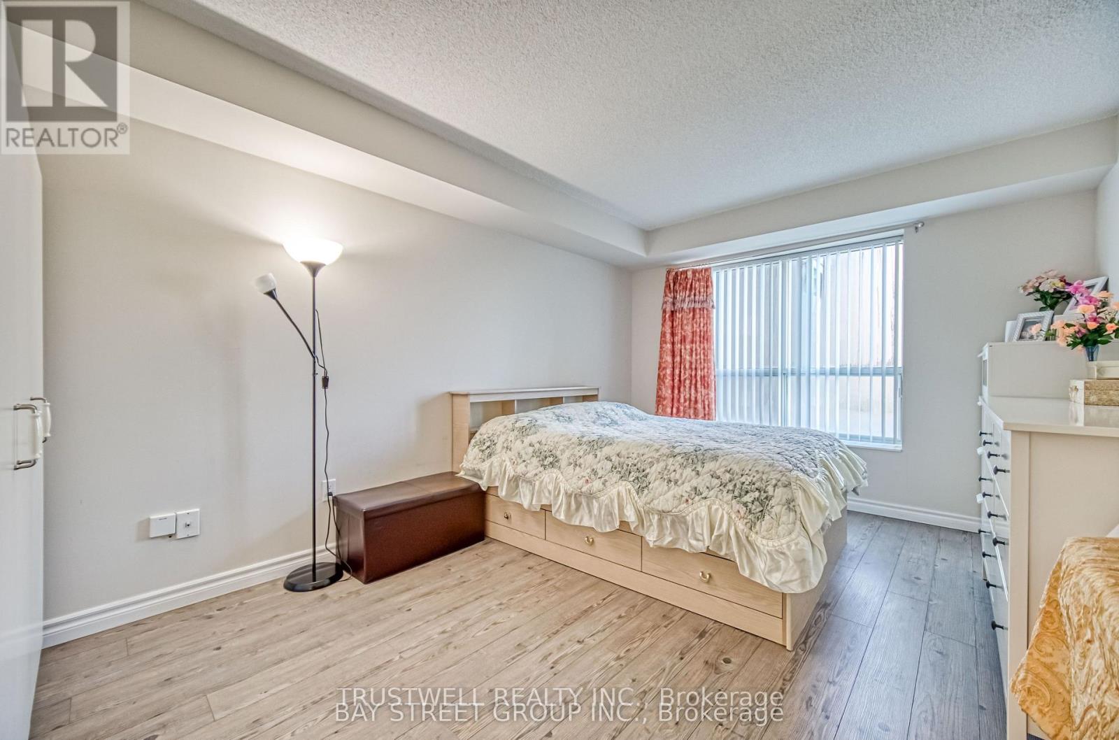 401 - 39 Pemberton Avenue, Toronto, Ontario  M2M 4L6 - Photo 6 - C12967686