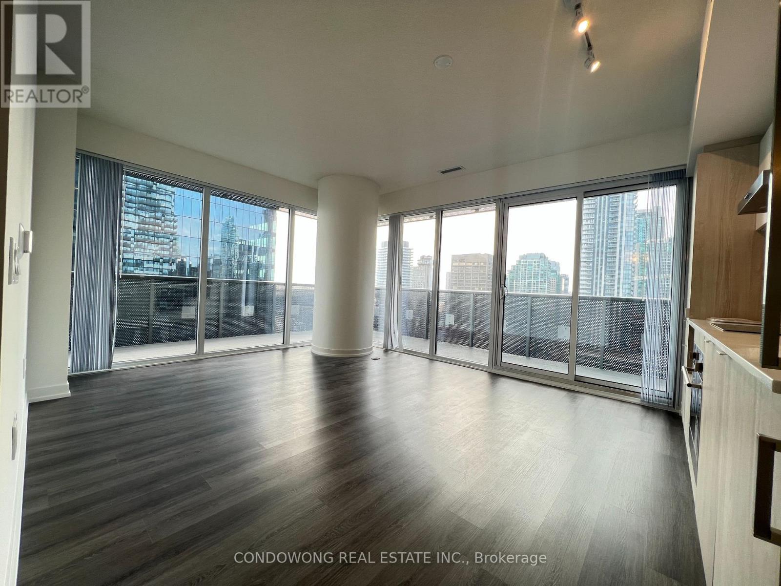 2111 - 138 Downes Street, Toronto, Ontario  M5E 0E4 - Photo 2 - C12967744