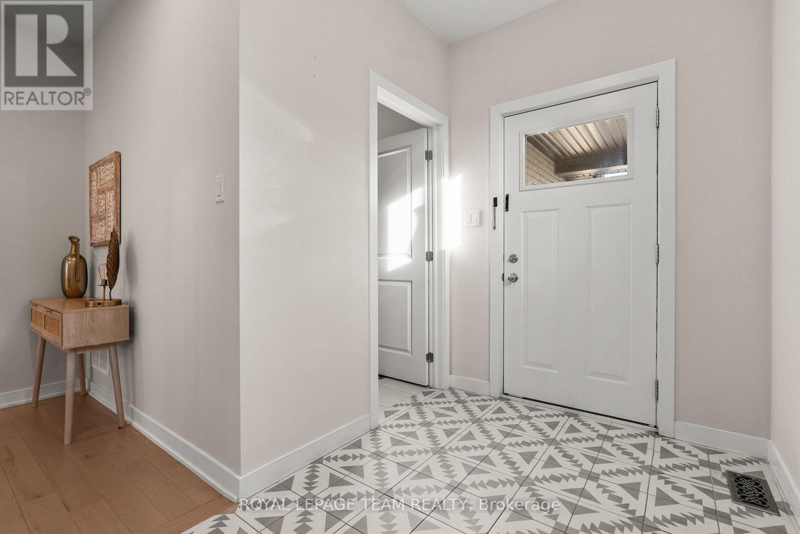 846 Sendero Way, Ottawa, Ontario  K2S 2W9 - Photo 3 - X12967776