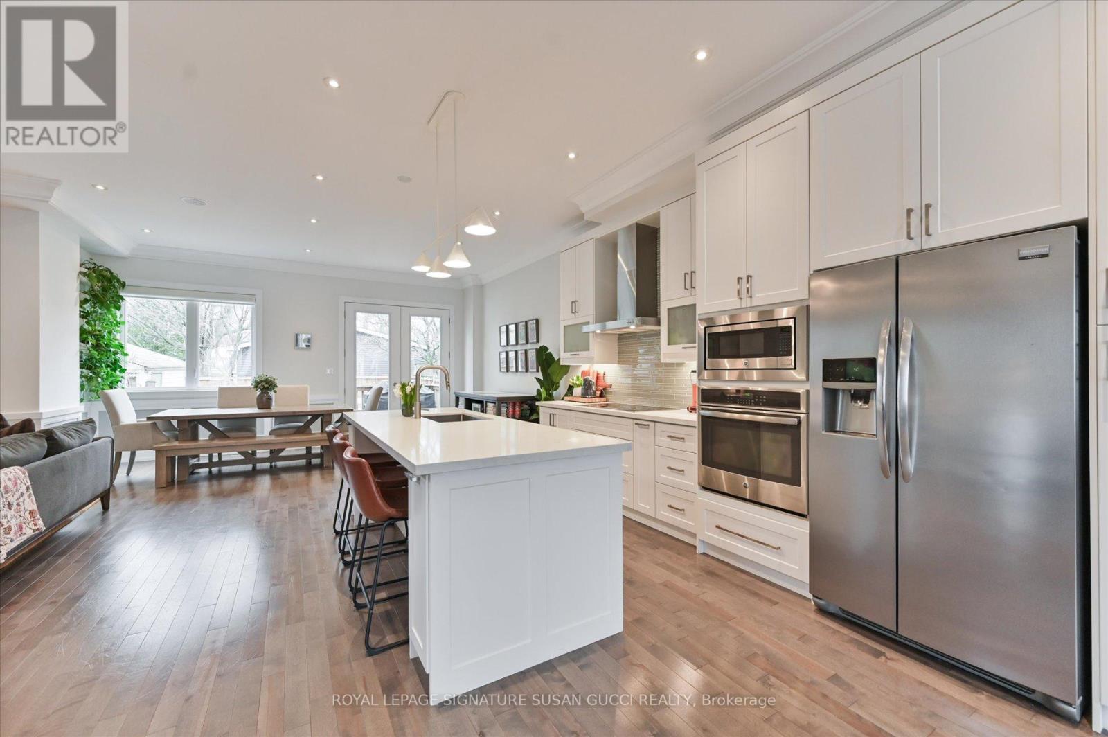 20 Warvet Crescent, Toronto, Ontario  M4B 1P3 - Photo 11 - E12967708