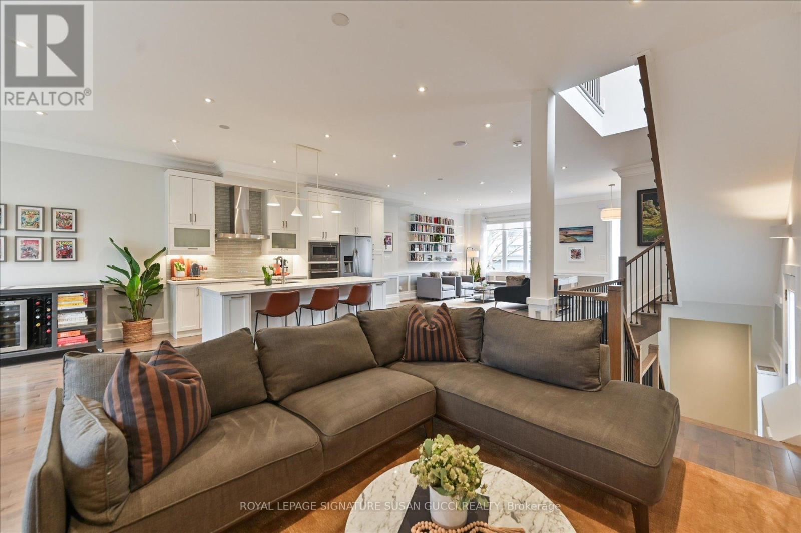 20 Warvet Crescent, Toronto, Ontario  M4B 1P3 - Photo 16 - E12967708