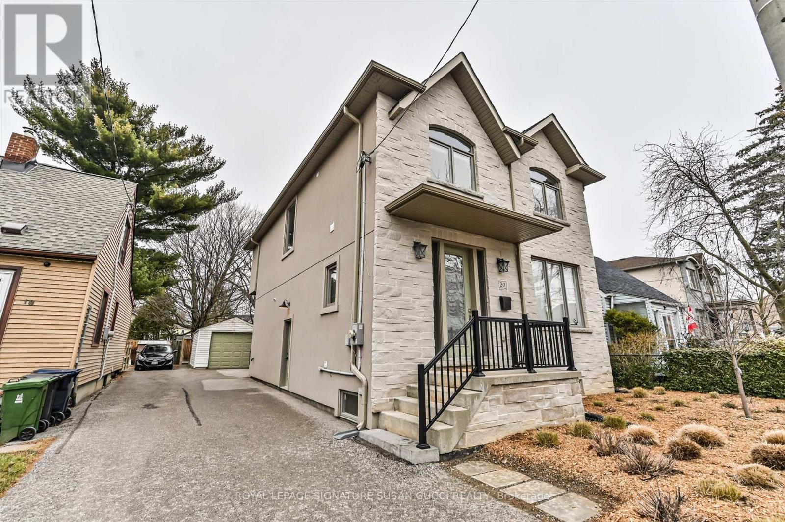 20 Warvet Crescent, Toronto, Ontario  M4B 1P3 - Photo 2 - E12967708