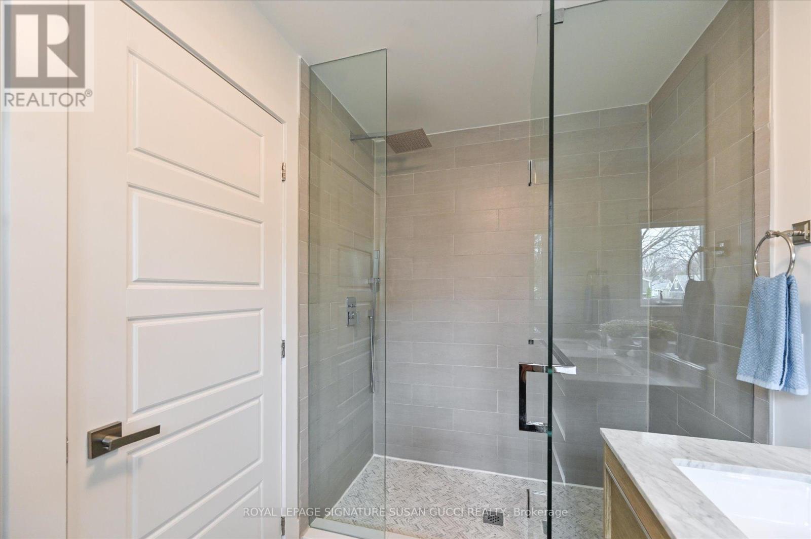 20 Warvet Crescent, Toronto, Ontario  M4B 1P3 - Photo 28 - E12967708