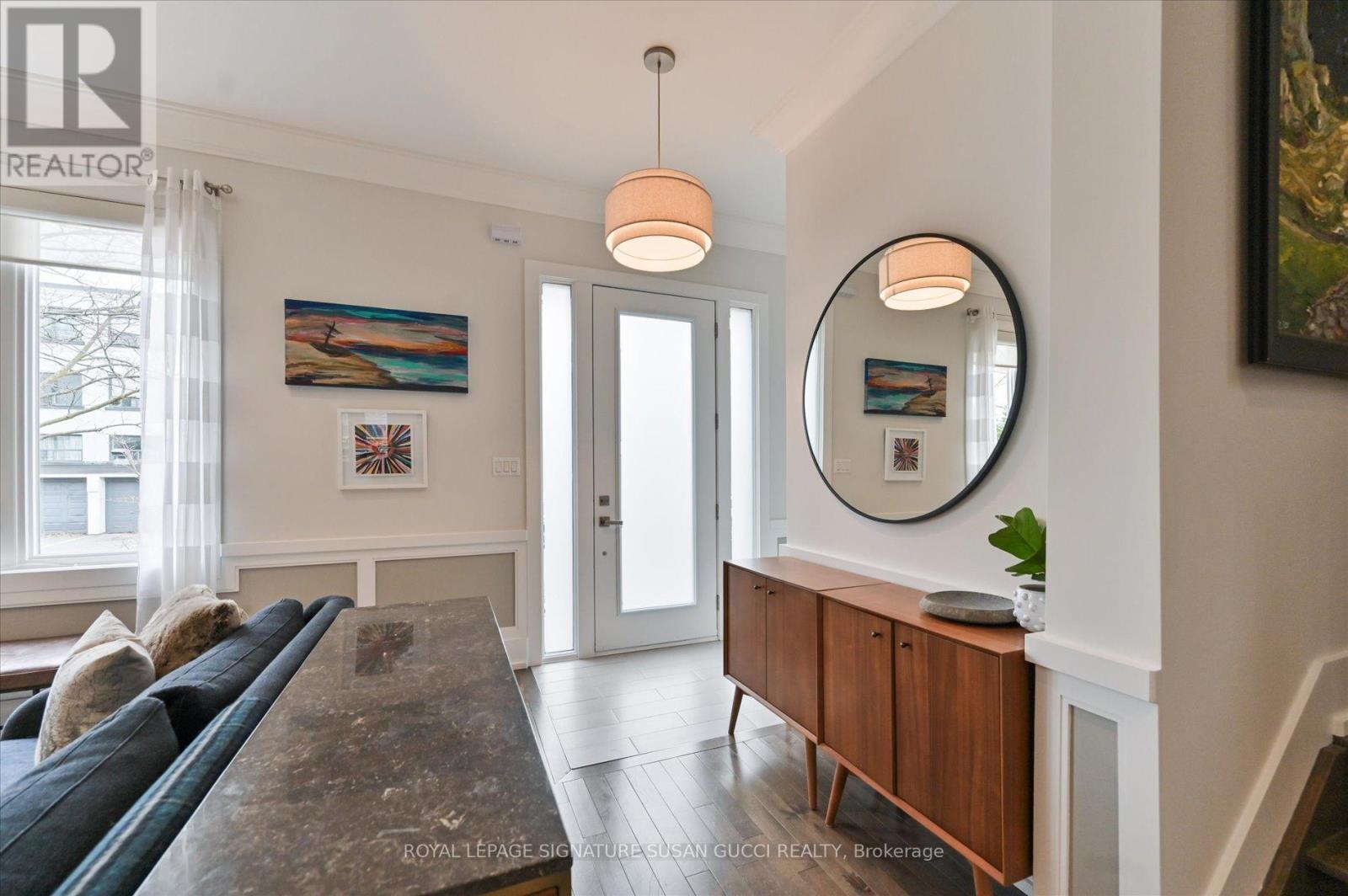 20 Warvet Crescent, Toronto, Ontario  M4B 1P3 - Photo 4 - E12967708