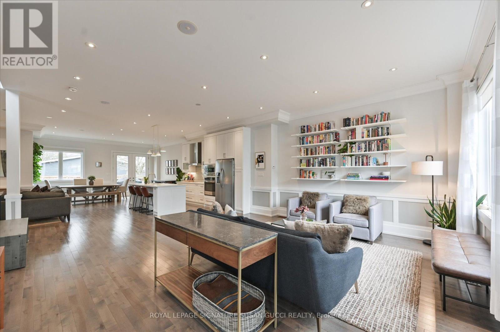 20 Warvet Crescent, Toronto, Ontario  M4B 1P3 - Photo 5 - E12967708