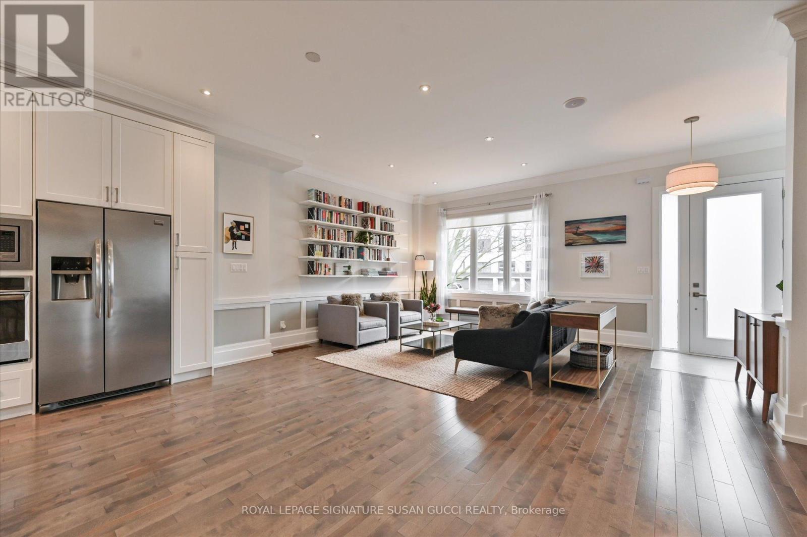 20 Warvet Crescent, Toronto, Ontario  M4B 1P3 - Photo 6 - E12967708