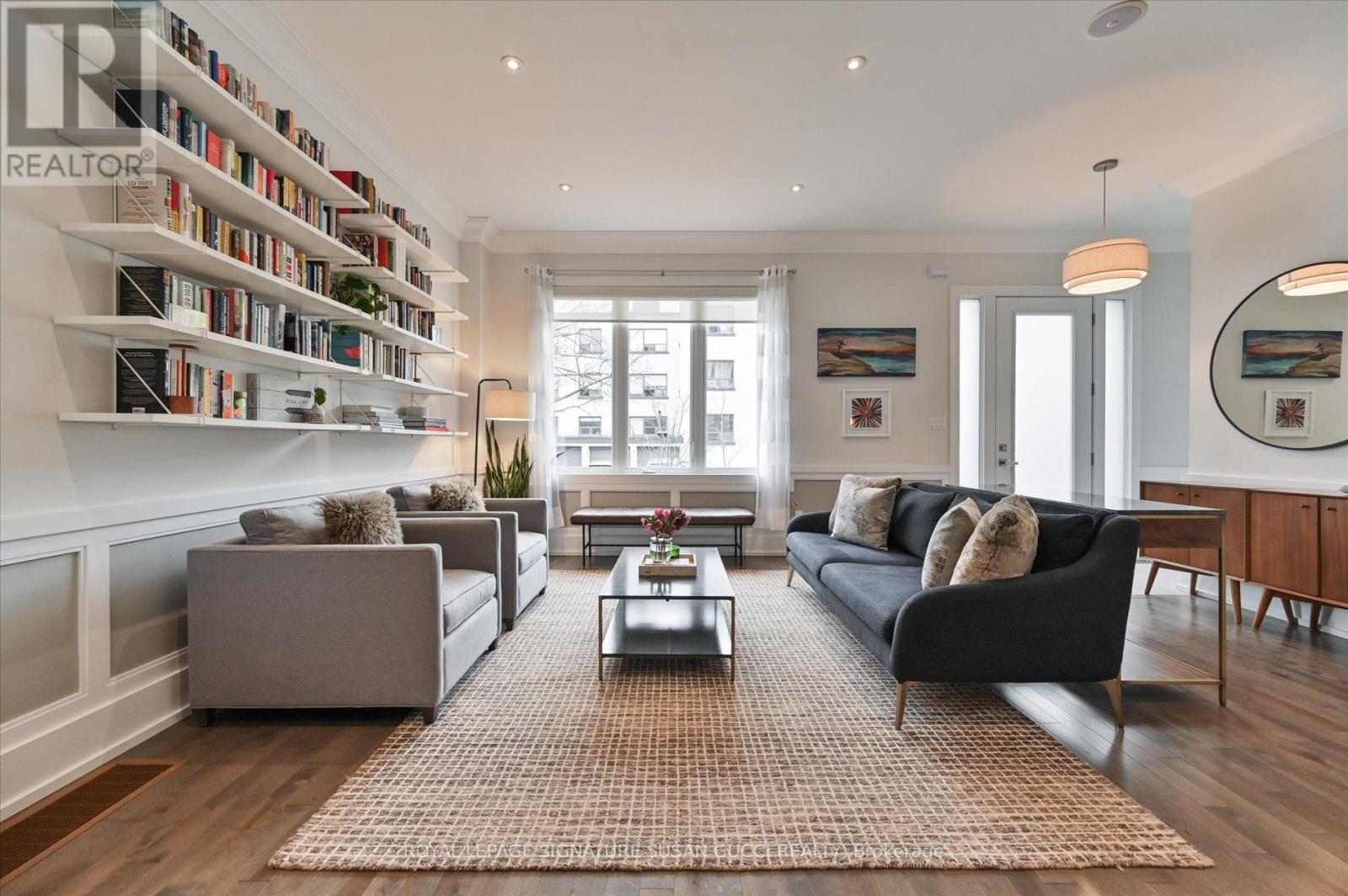 20 Warvet Crescent, Toronto, Ontario  M4B 1P3 - Photo 8 - E12967708