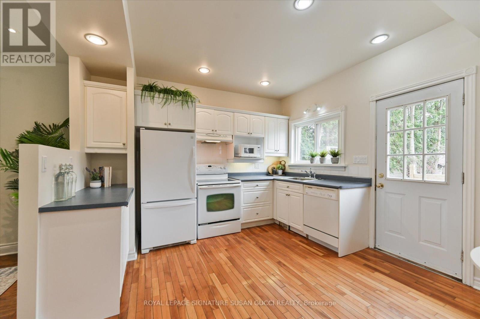 104 Dewhurst Boulevard, Toronto, Ontario  M4J 3J3 - Photo 13 - E12967794