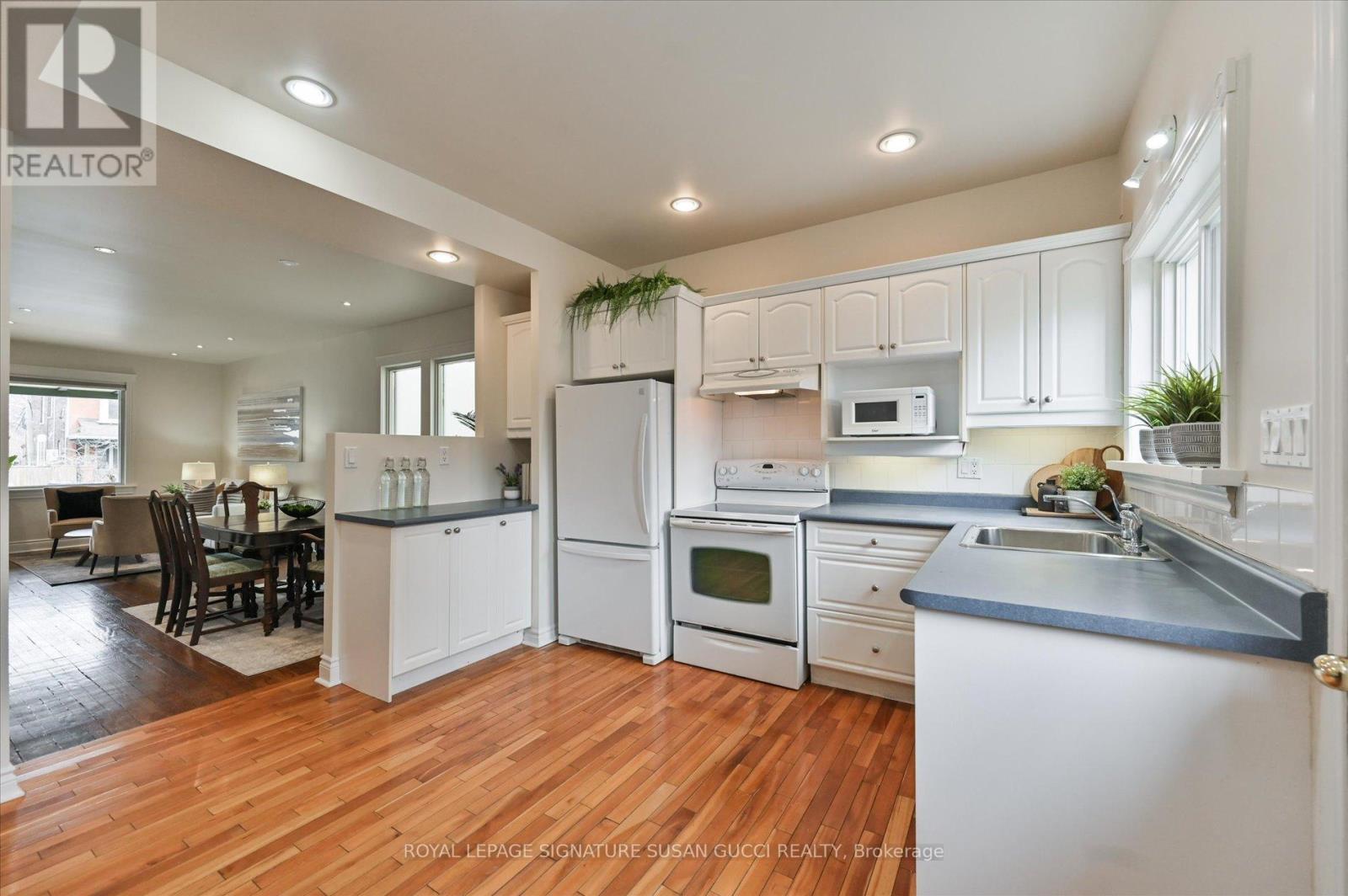 104 Dewhurst Boulevard, Toronto, Ontario  M4J 3J3 - Photo 15 - E12967794