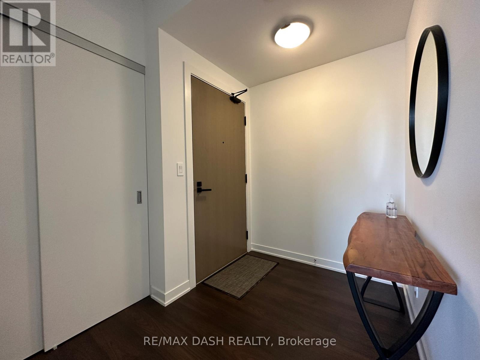 1002 - 223 St Clair Avenue W, Toronto, Ontario  M4V 1R3 - Photo 4 - C12883254