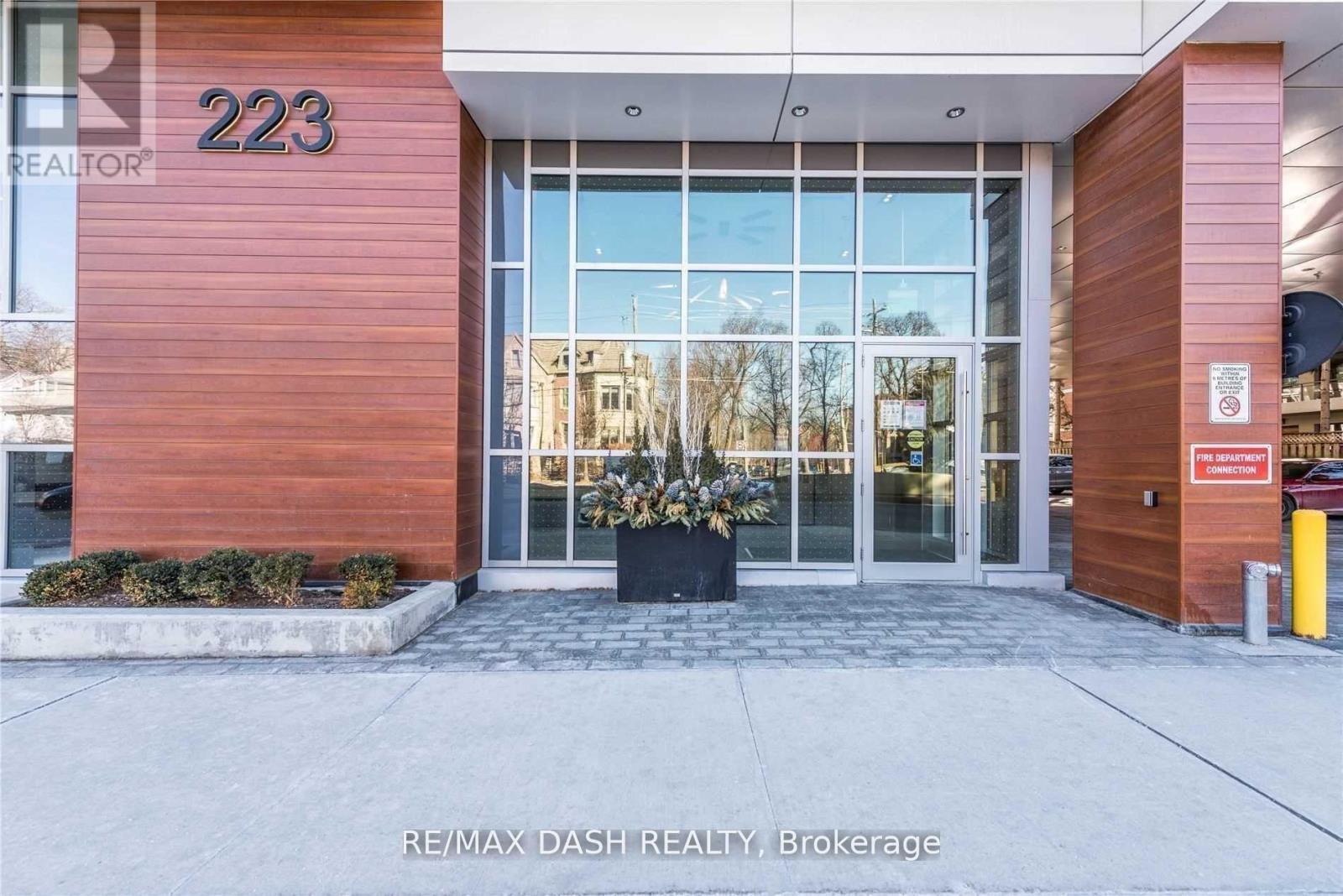 1002 - 223 St Clair Avenue W, Toronto, Ontario  M4V 1R3 - Photo 2 - C12883254