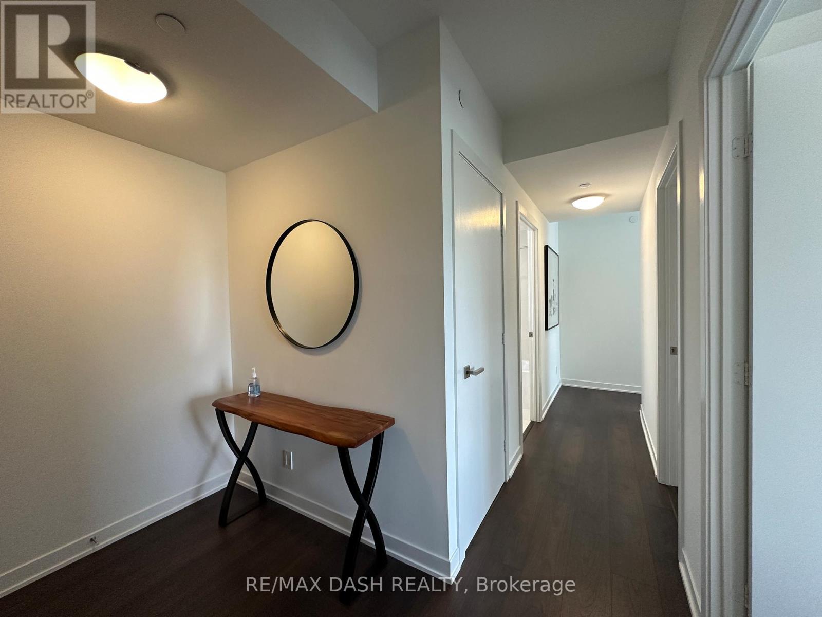 1002 - 223 St Clair Avenue W, Toronto, Ontario  M4V 1R3 - Photo 5 - C12883254