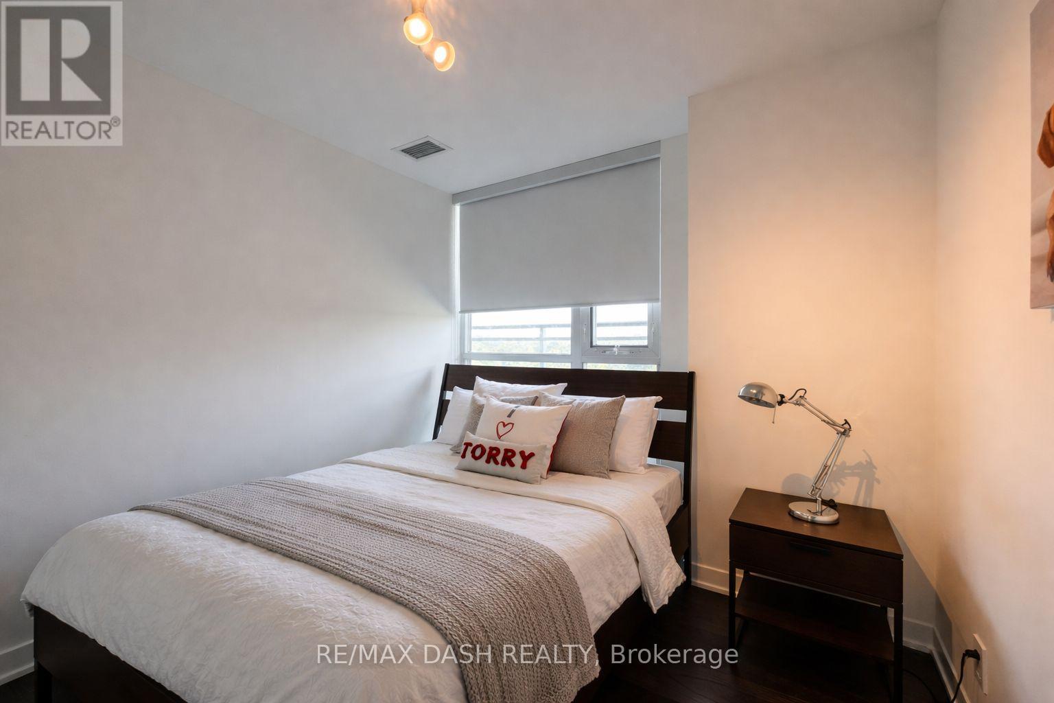 1002 - 223 St Clair Avenue W, Toronto, Ontario  M4V 1R3 - Photo 9 - C12883254