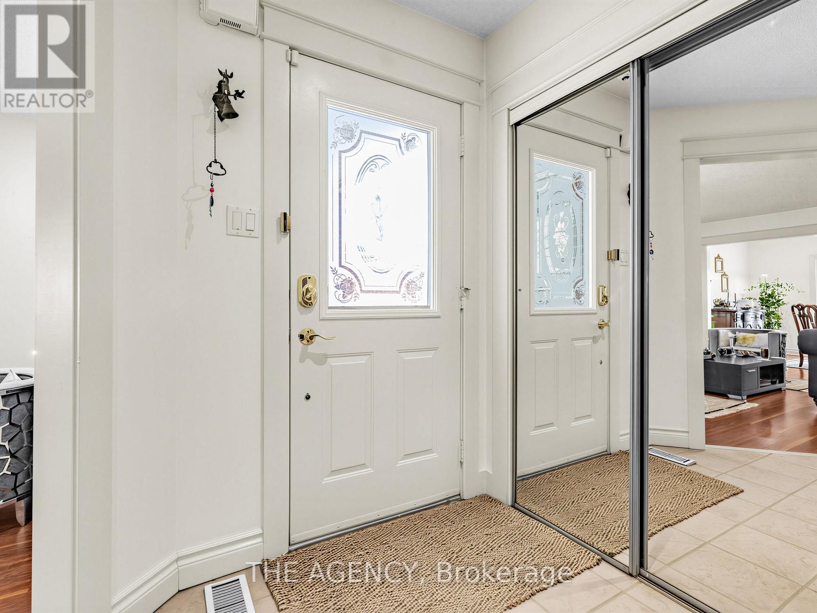 146 Crosby Avenue, Richmond Hill, Ontario  L4C 9N5 - Photo 3 - N12967602