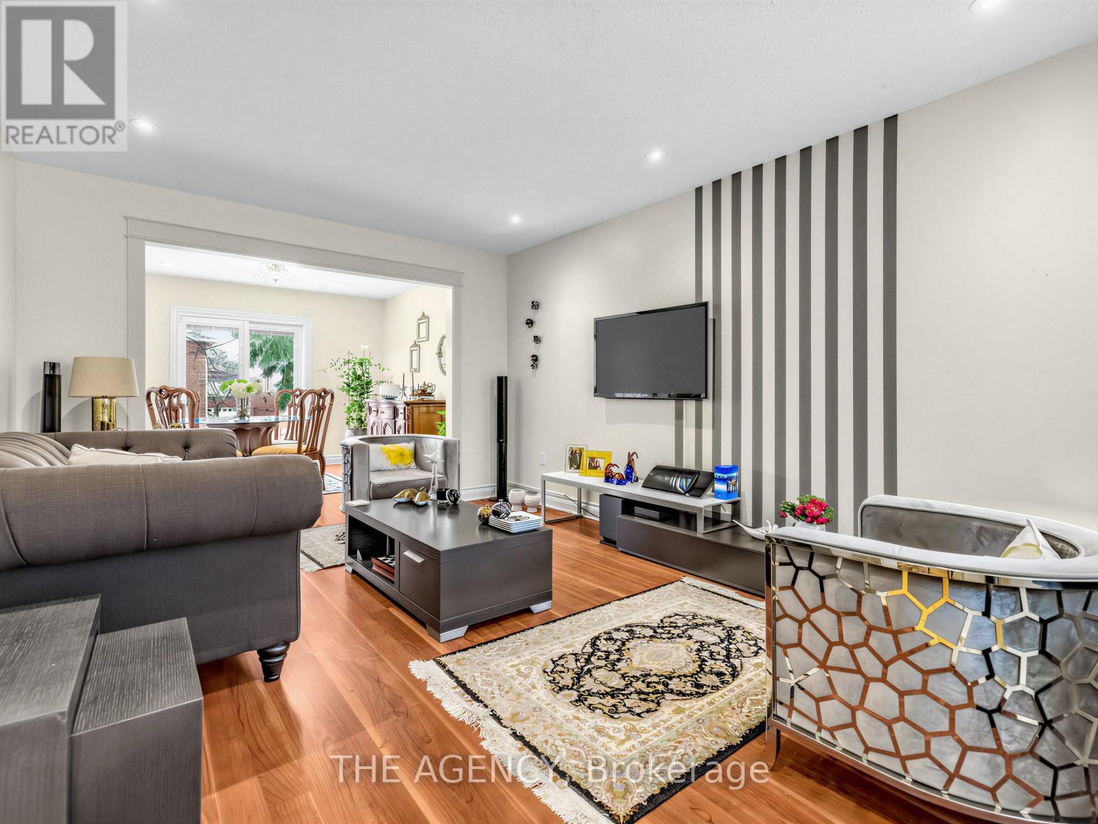 146 Crosby Avenue, Richmond Hill, Ontario  L4C 9N5 - Photo 4 - N12967602