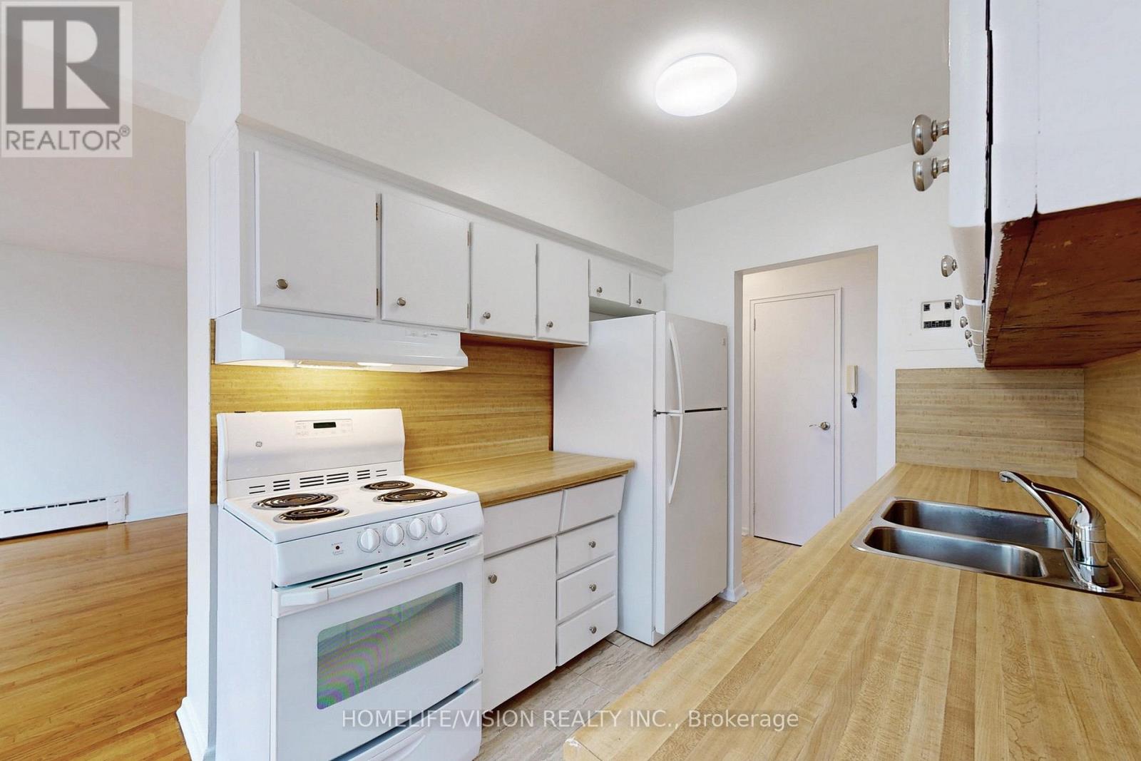 4 - 9901 Yonge Street, Richmond Hill, Ontario  L4C 1V1 - Photo 17 - N12967678