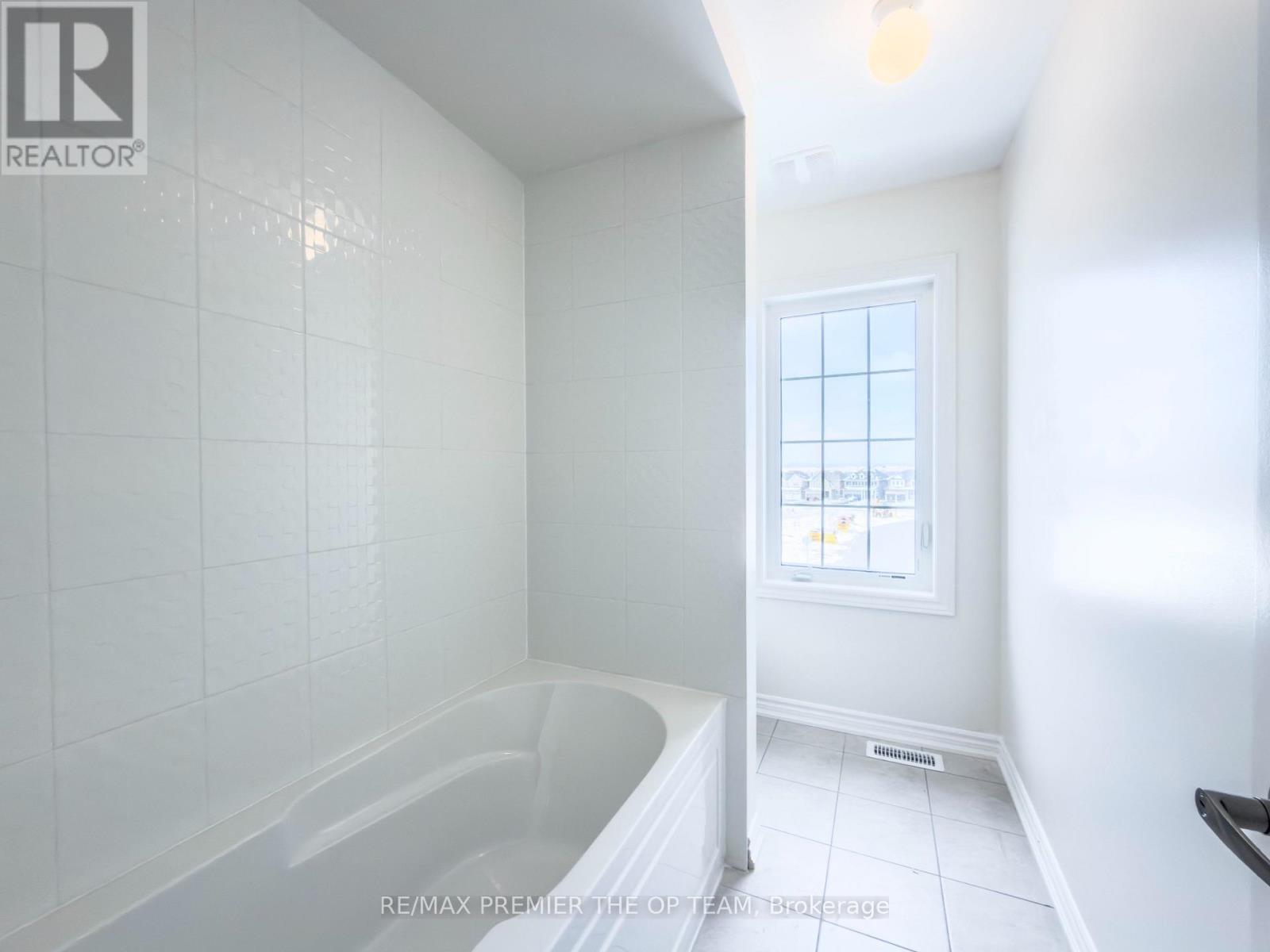 67 Lawrence D. Pridham Avenue, New Tecumseth, Ontario  L9R 0X4 - Photo 17 - N12967700