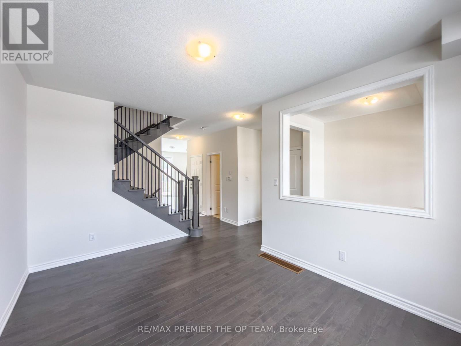 67 Lawrence D. Pridham Avenue, New Tecumseth, Ontario  L9R 0X4 - Photo 4 - N12967700