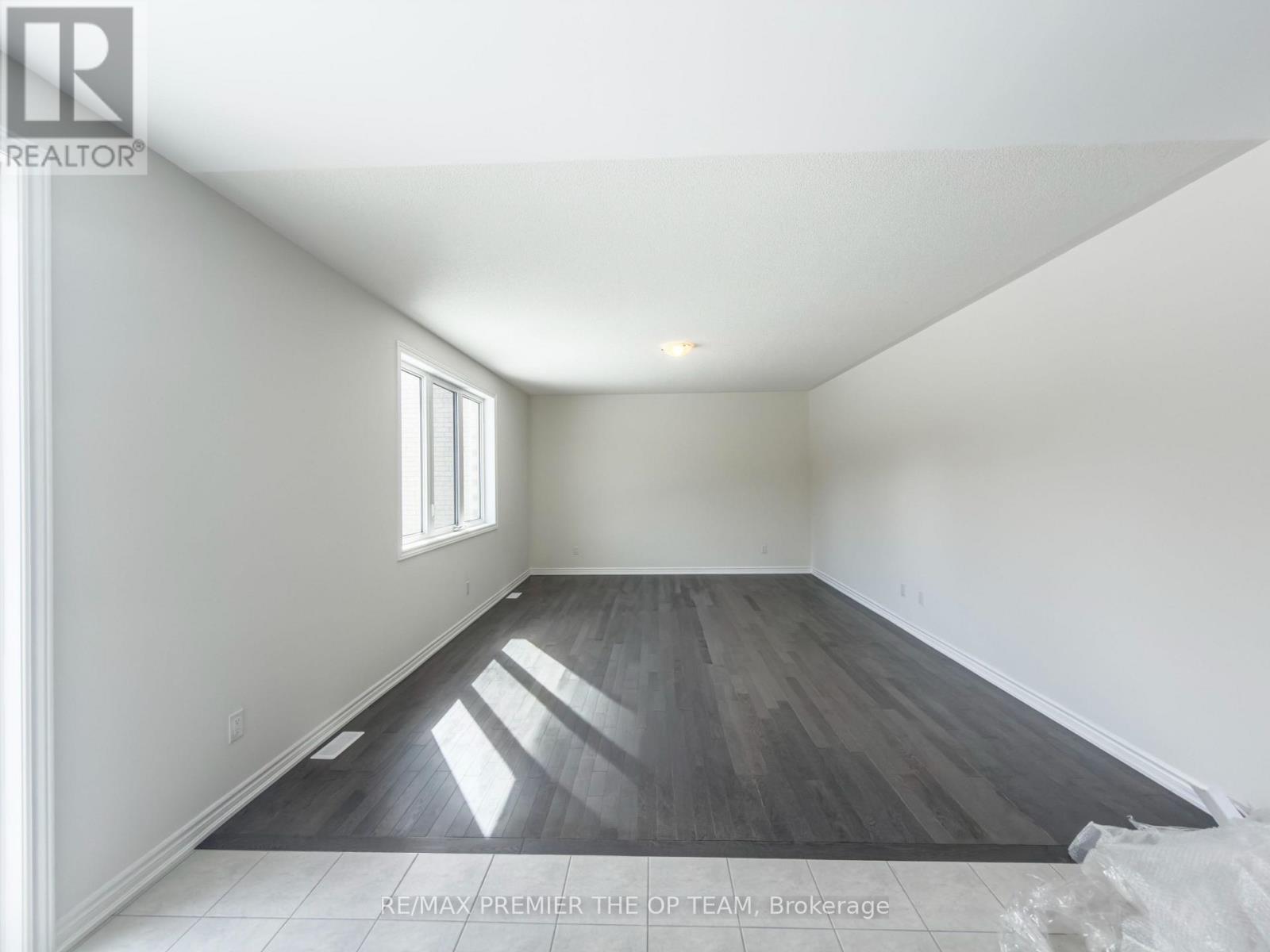 67 Lawrence D. Pridham Avenue, New Tecumseth, Ontario  L9R 0X4 - Photo 6 - N12967700