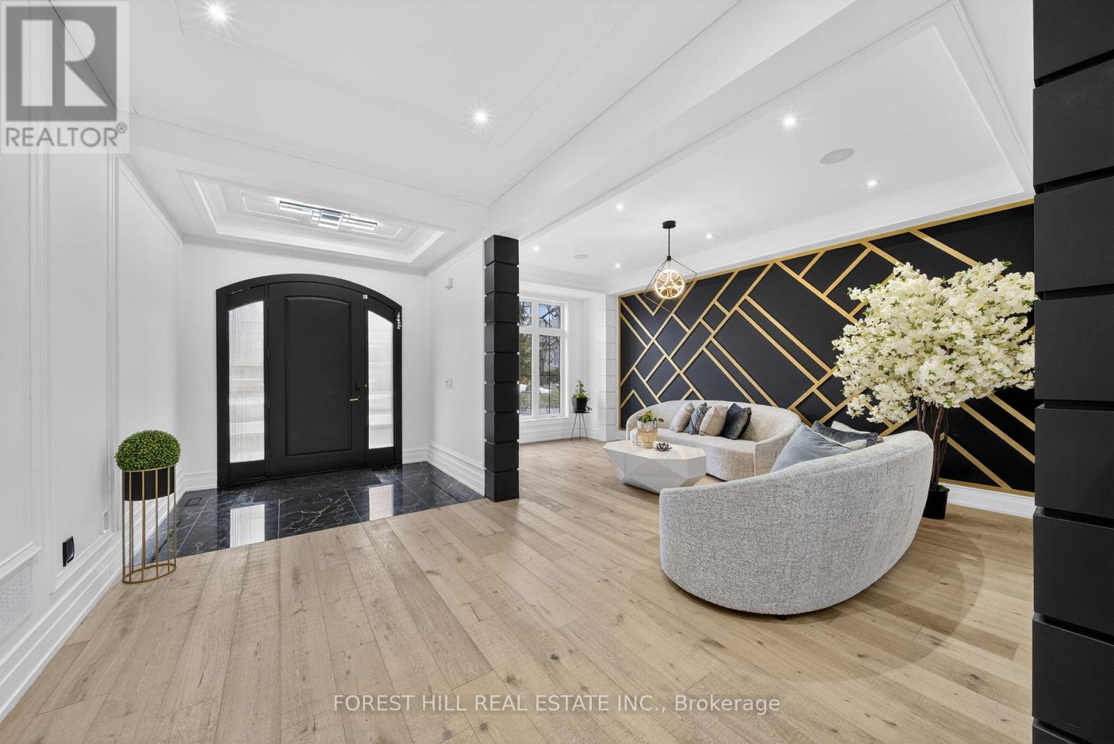 2019 Lilac Drive, Innisfil, Ontario  L9S 1Y9 - Photo 2 - N12967702