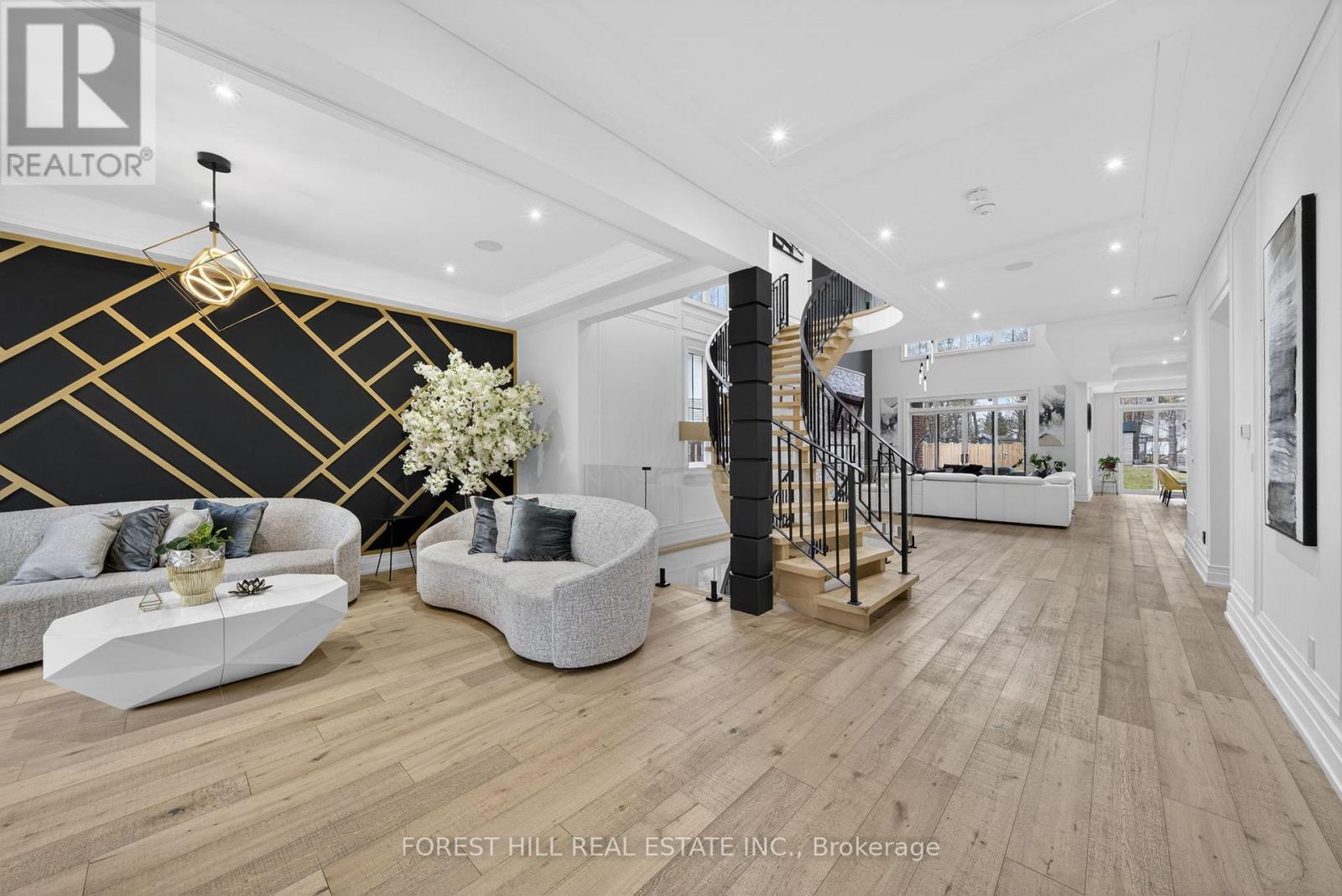 2019 Lilac Drive, Innisfil, Ontario  L9S 1Y9 - Photo 3 - N12967702