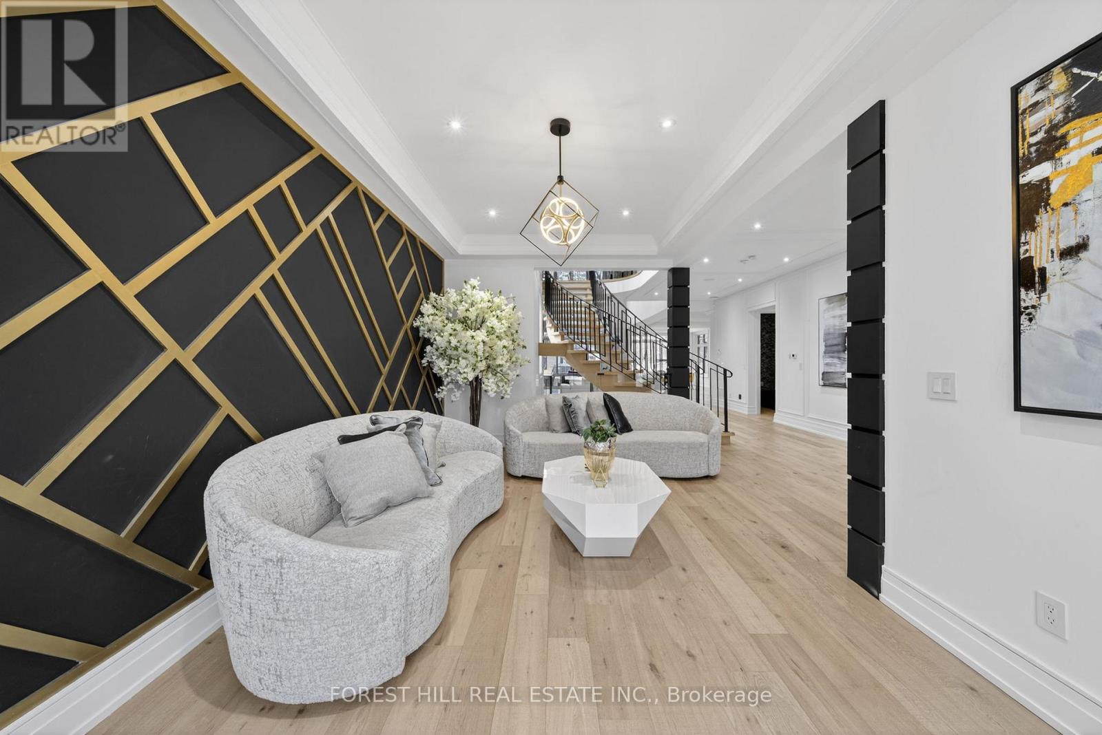 2019 Lilac Drive, Innisfil, Ontario  L9S 1Y9 - Photo 4 - N12967702