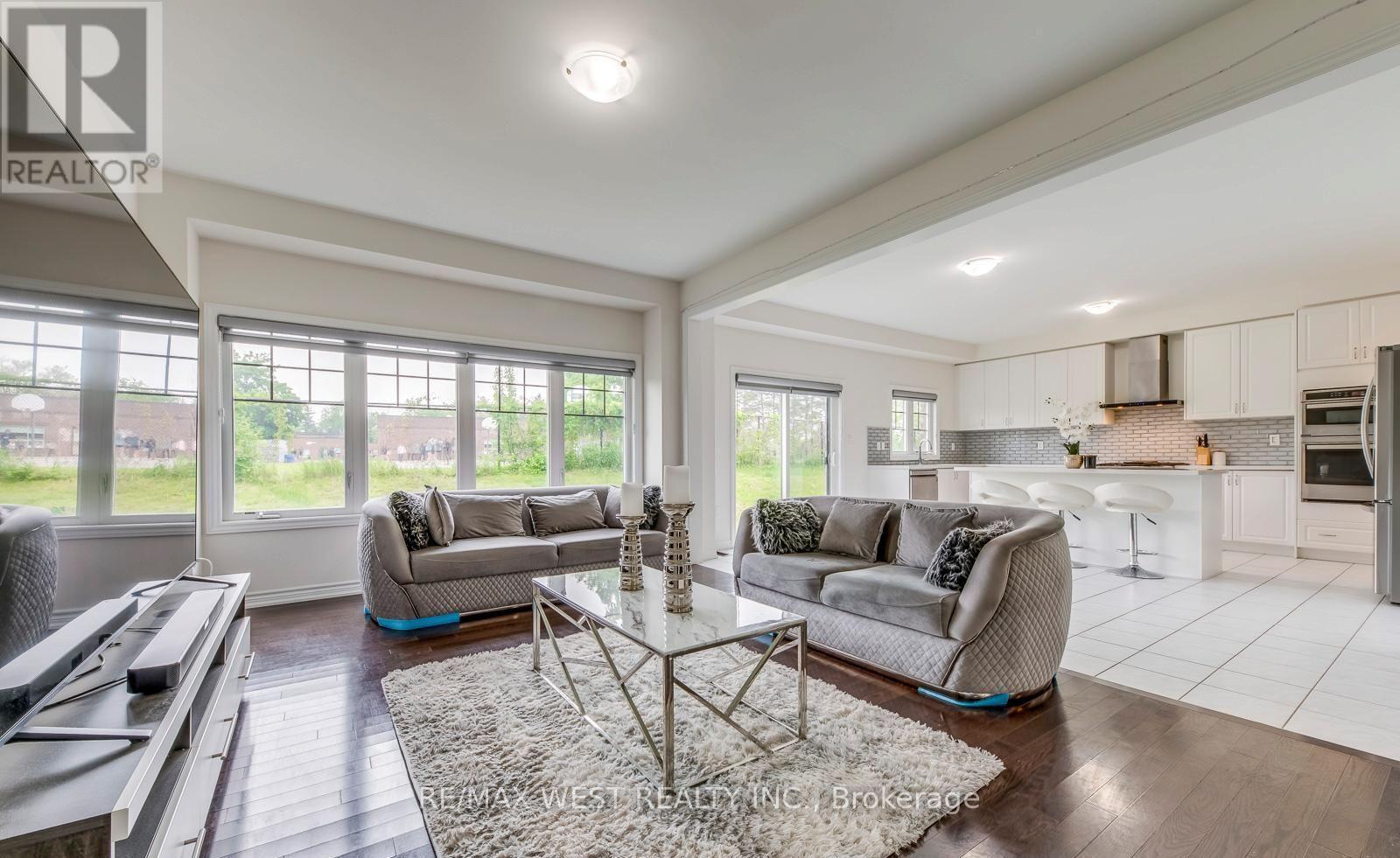 286 Danny Wheeler Boulevard, Georgina, Ontario  L4P 0J9 - Photo 10 - N12967762