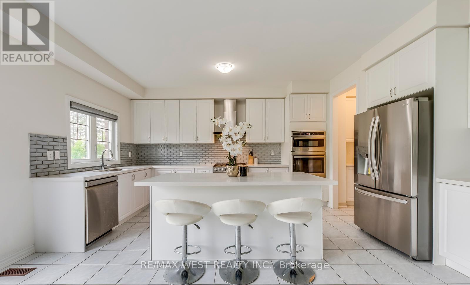 286 Danny Wheeler Boulevard, Georgina, Ontario  L4P 0J9 - Photo 18 - N12967762