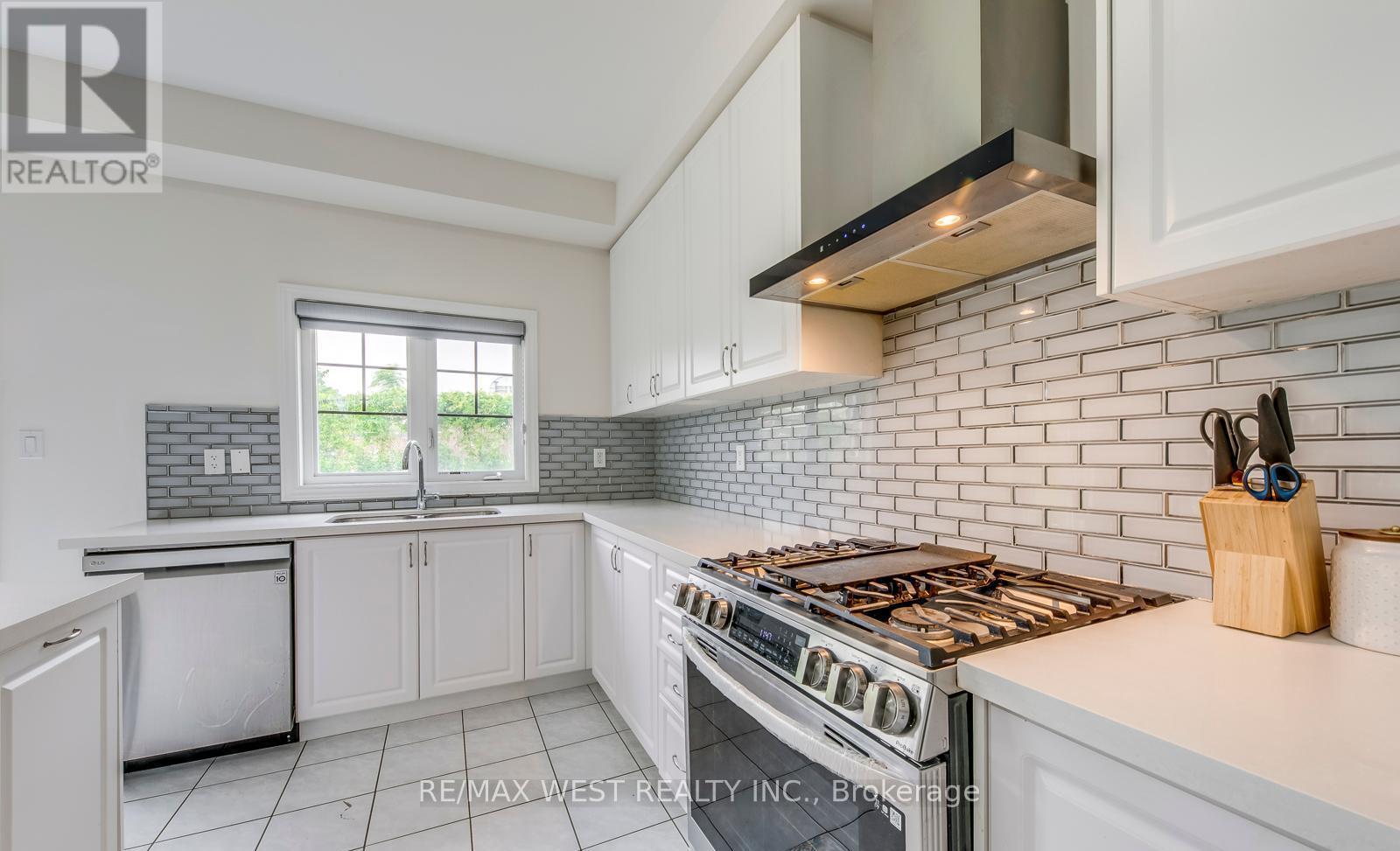 286 Danny Wheeler Boulevard, Georgina, Ontario  L4P 0J9 - Photo 20 - N12967762