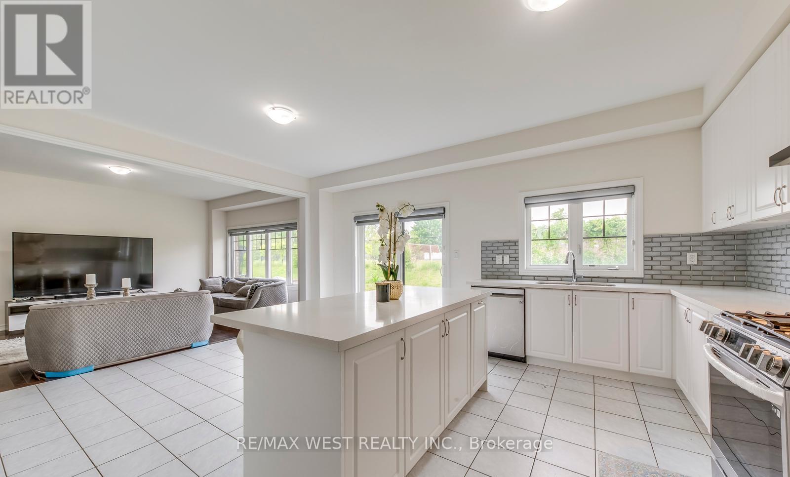 286 Danny Wheeler Boulevard, Georgina, Ontario  L4P 0J9 - Photo 21 - N12967762