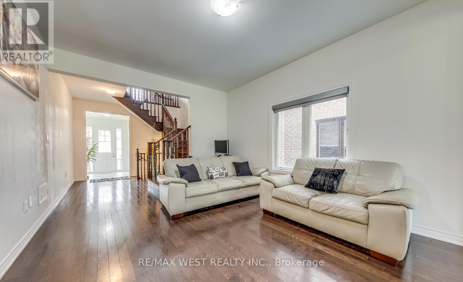 286 Danny Wheeler Boulevard, Georgina, Ontario  L4P 0J9 - Photo 6 - N12967762