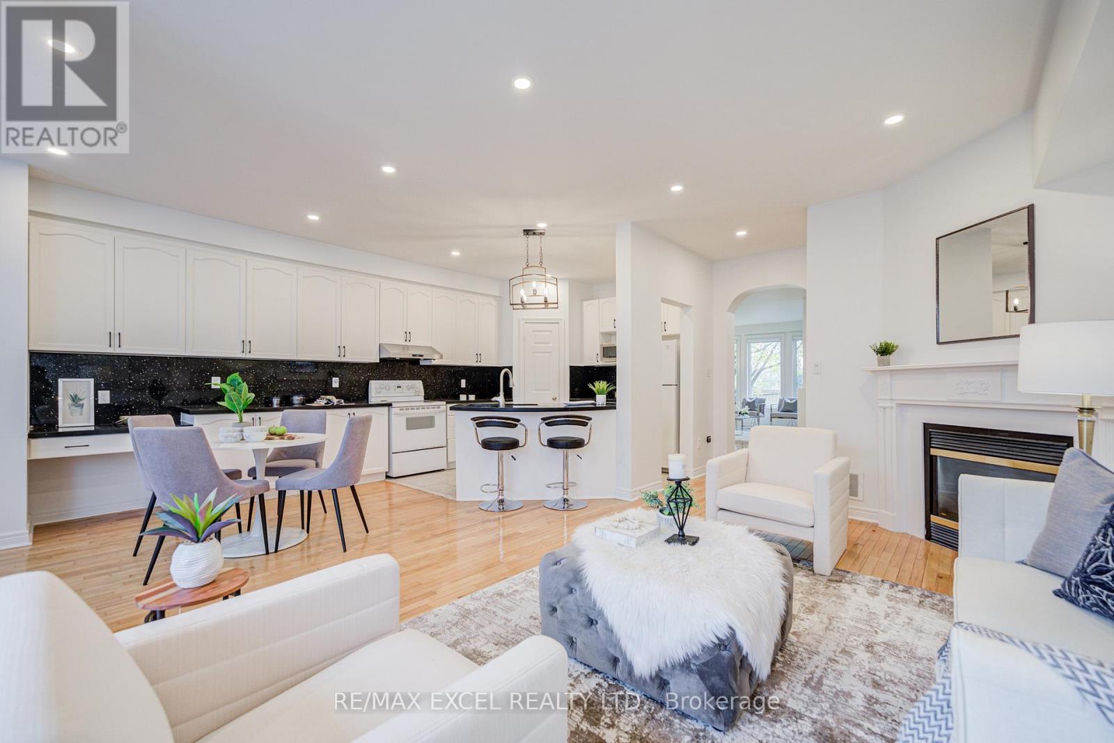 13 Sharon Lee Drive, Markham, Ontario  L6C 2J6 - Photo 16 - N12967784