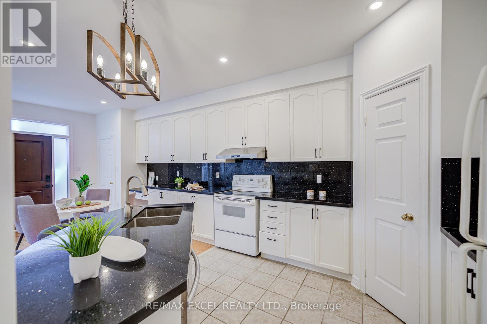 13 Sharon Lee Drive, Markham, Ontario  L6C 2J6 - Photo 23 - N12967784