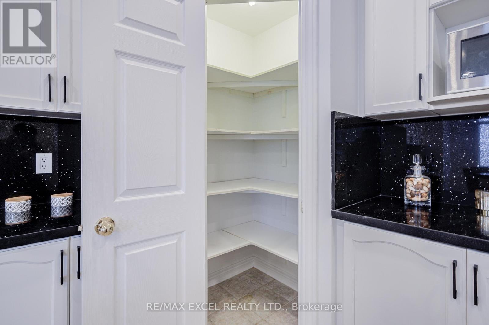 13 Sharon Lee Drive, Markham, Ontario  L6C 2J6 - Photo 24 - N12967784