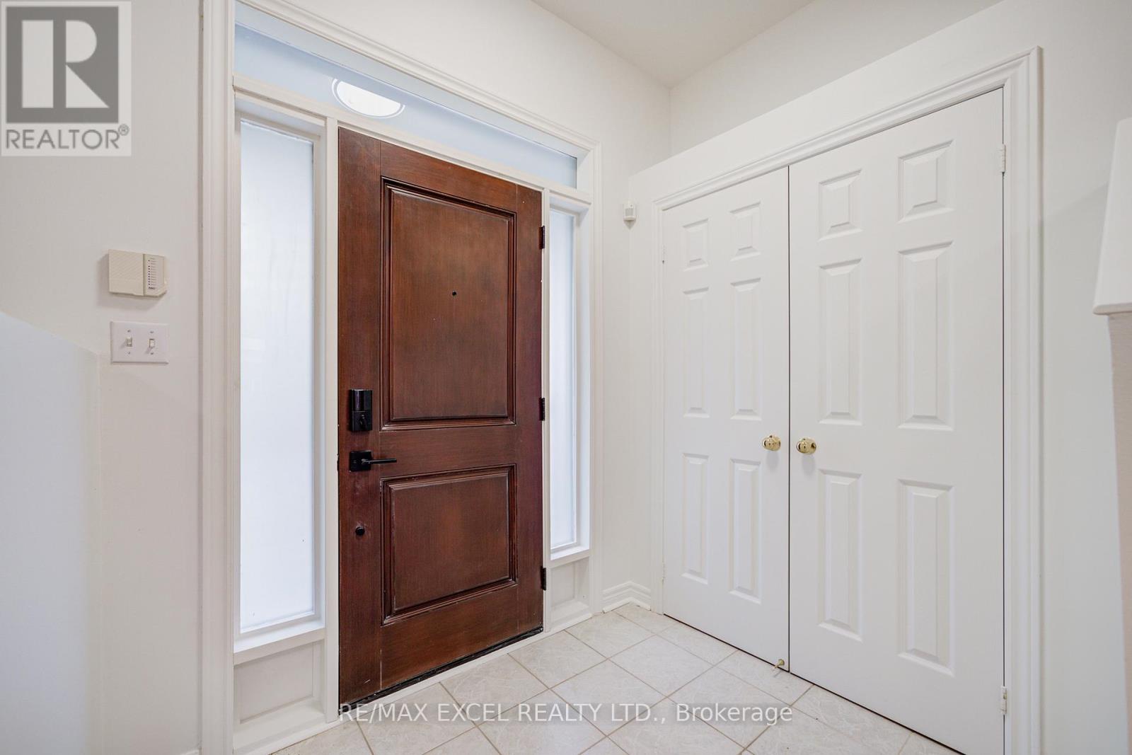 13 Sharon Lee Drive, Markham, Ontario  L6C 2J6 - Photo 3 - N12967784