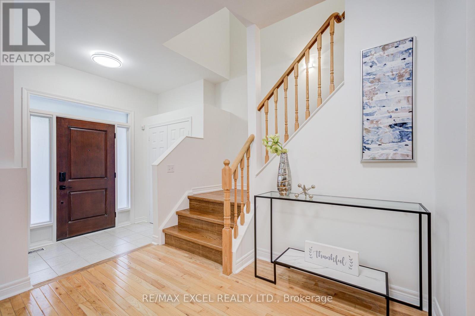 13 Sharon Lee Drive, Markham, Ontario  L6C 2J6 - Photo 4 - N12967784