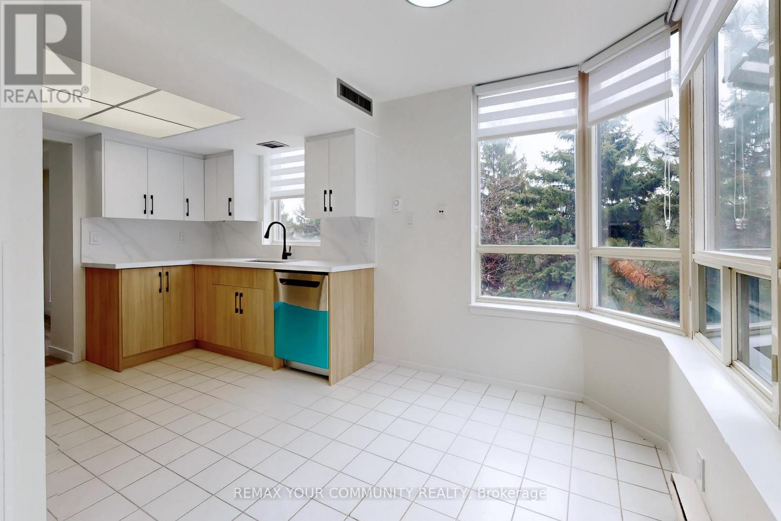 319 - 32 Clarissa Drive, Richmond Hill, Ontario  L4C 9R7 - Photo 16 - N12967788