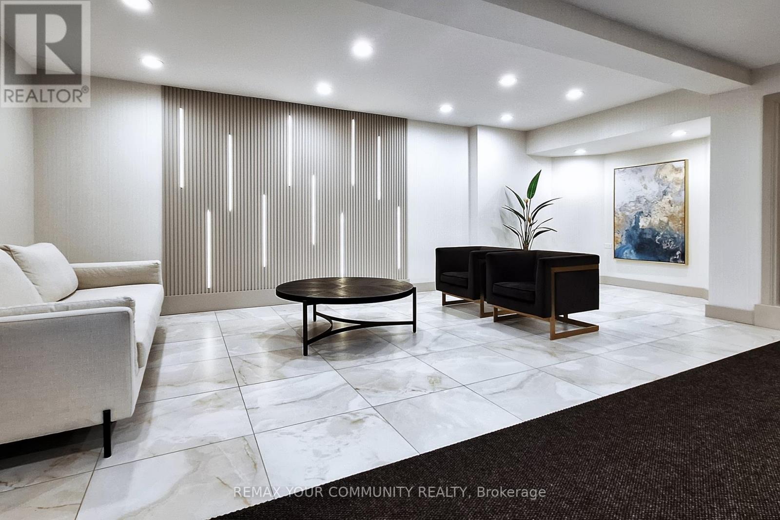 319 - 32 Clarissa Drive, Richmond Hill, Ontario  L4C 9R7 - Photo 4 - N12967788