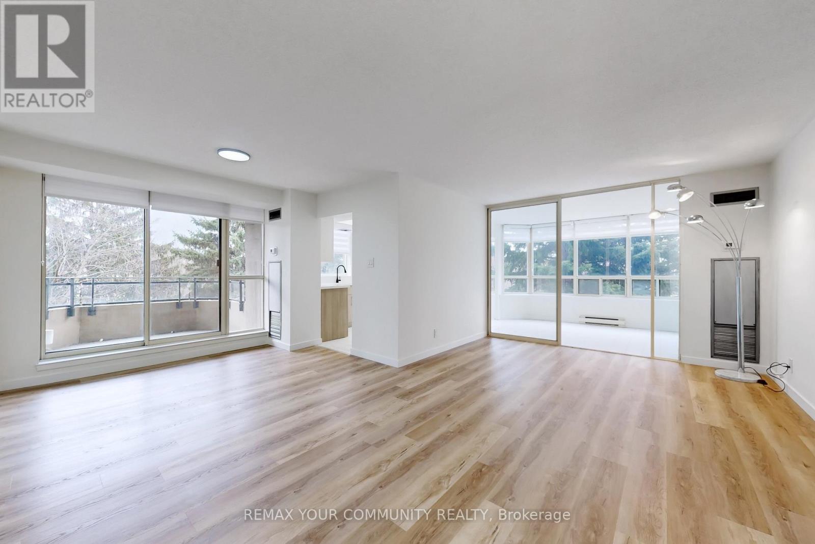 319 - 32 Clarissa Drive, Richmond Hill, Ontario  L4C 9R7 - Photo 7 - N12967788