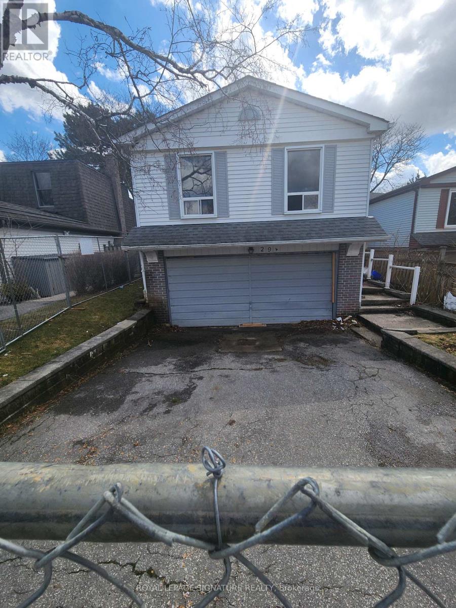 29 Lillooet Crescent, Richmond Hill, Ontario  L4C 5A6 - Photo 2 - N12912216