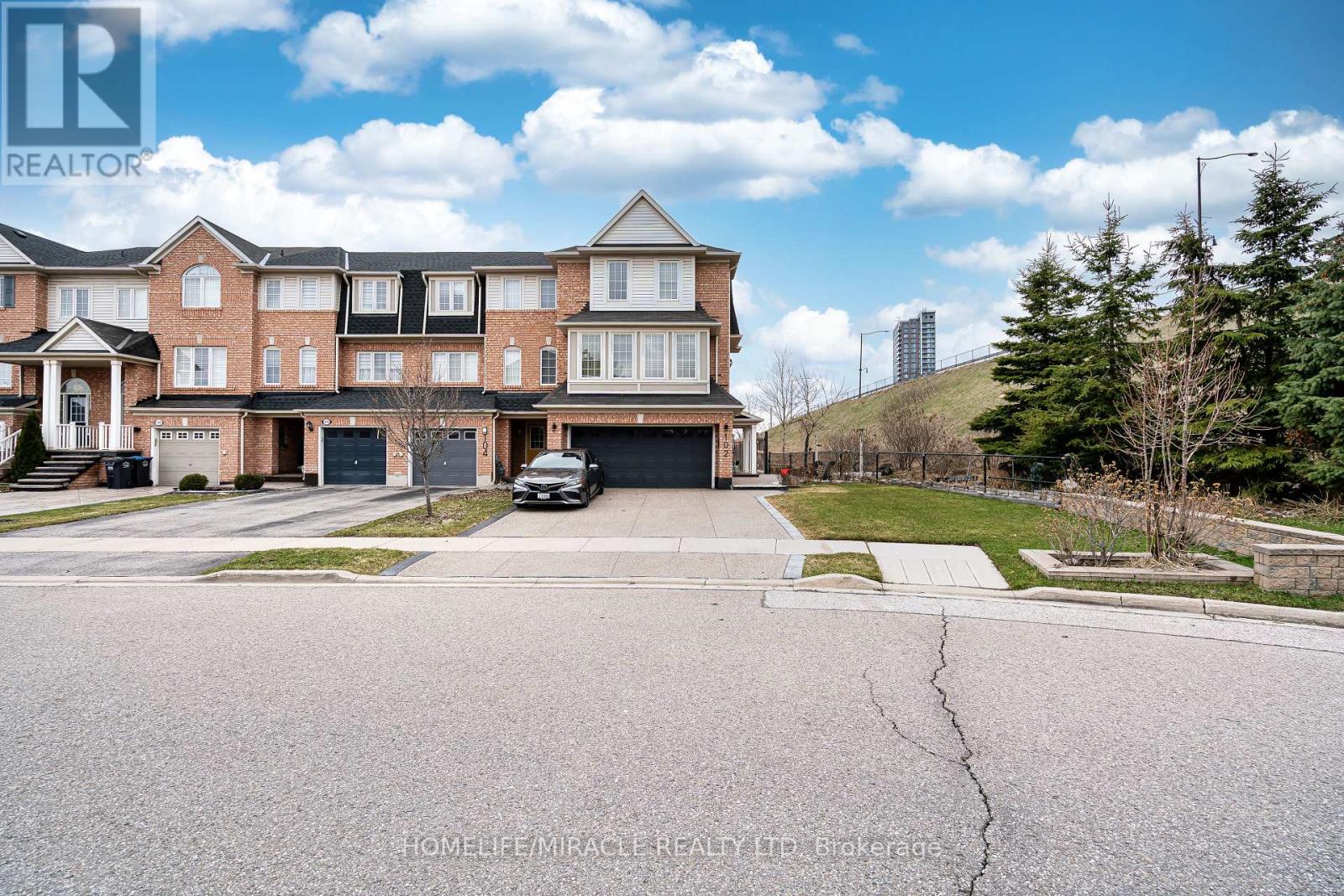 102 DECKER HOLLOW CIRCLE, Brampton, Ontario