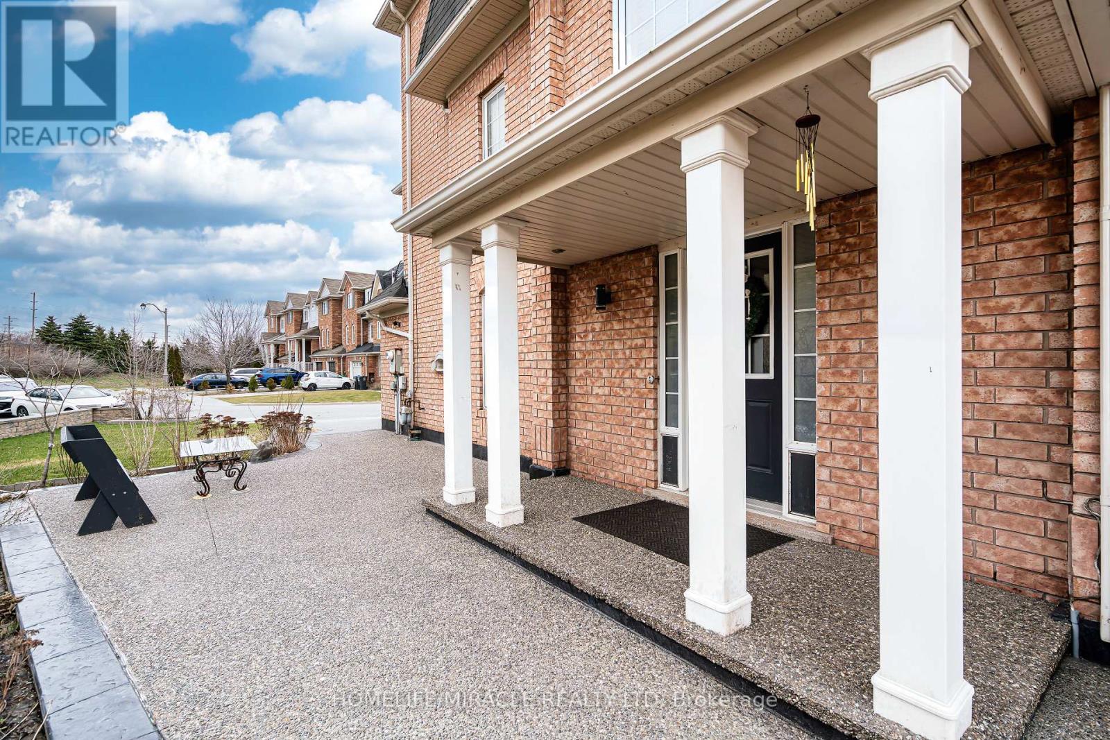 102 Decker Hollow Circle, Brampton, Ontario  L6X 0L5 - Photo 10 - W12967638